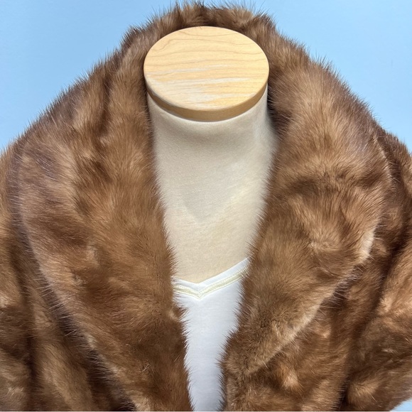 Lovely Vintage Cain-Sloan Co. Nashville Fur Stole - Picture 2 of 13